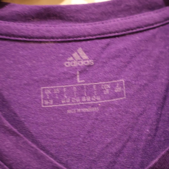 University of Washington V Neck T - Picture 2 of 6